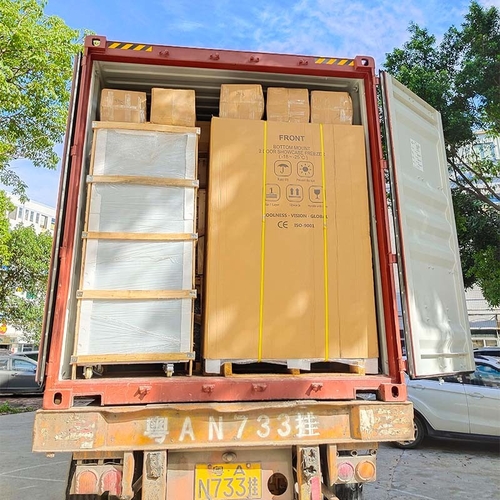último caso de la compañía sobre 1*40HQ contenedor de enfriador abierto de varios pisos y congelador de isla y nevera/congelador vertical de puerta de vidrio para el cliente nigeriano