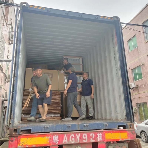 último caso de la compañía sobre 1*40HQ contenedor de máquina de hacer cubitos de hielo, frigorífico de cocina y congelador para el mercado filipino
