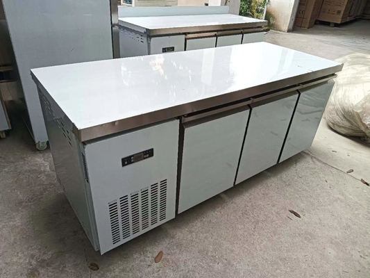 3 puertas bajo el mostrador de refrigeración de acero inoxidable equipo de cocina de mesa de trabajo