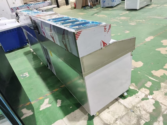 1.8M Mesa de trabajo de ensalada 3 puertas Bajo el mostrador Mesa de preparación de pizza refrigerada con pantalla superior