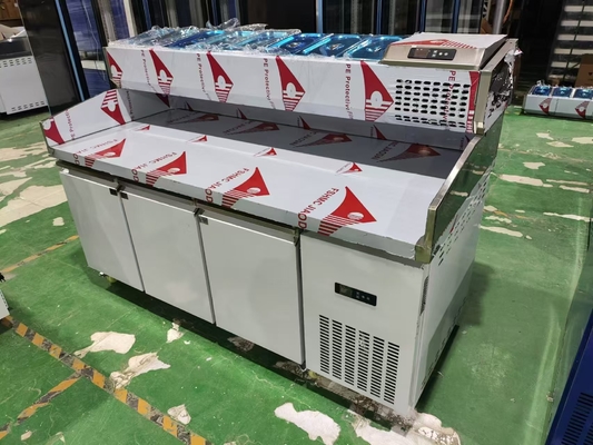 1.8M Mesa de trabajo de ensalada 3 puertas Bajo el mostrador Mesa de preparación de pizza refrigerada con pantalla superior