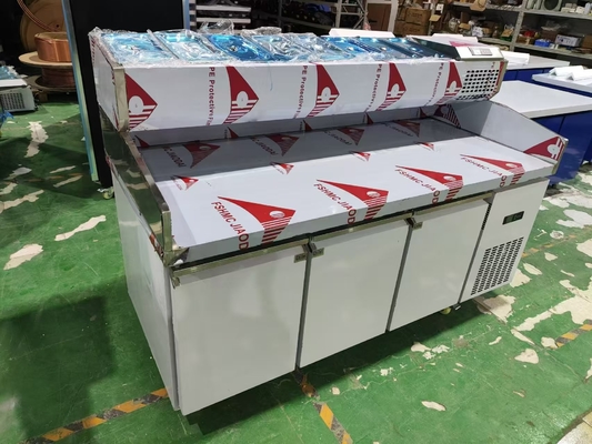 1.8M Mesa de trabajo de ensalada 3 puertas Bajo el mostrador Mesa de preparación de pizza refrigerada con pantalla superior