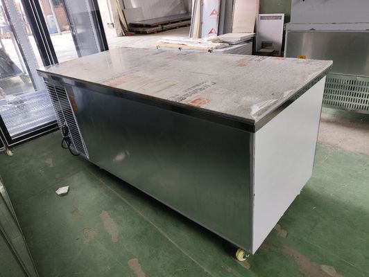 Refrigerador bajo mostrador para restaurante, mesa de trabajo comercial con puerta de vidrio